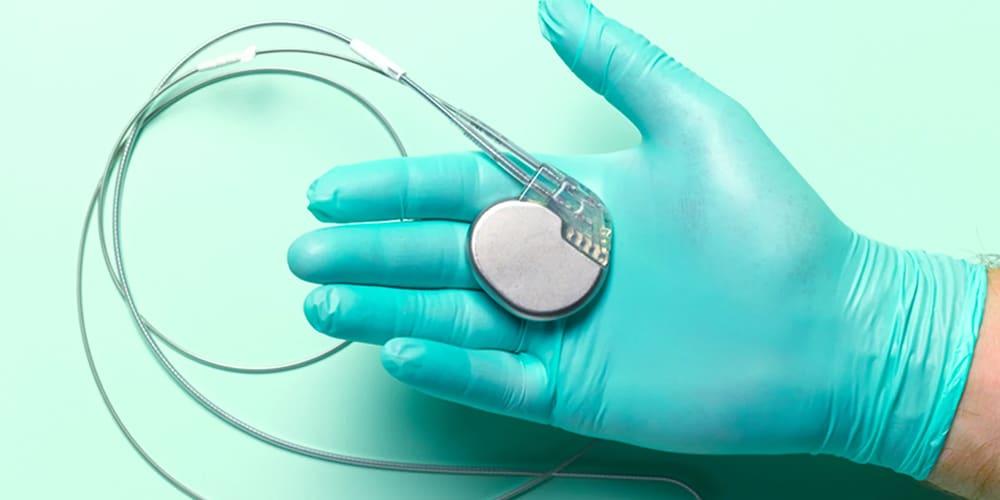 Manejo de marcapasos en pacientes geriátricos con arritmias.