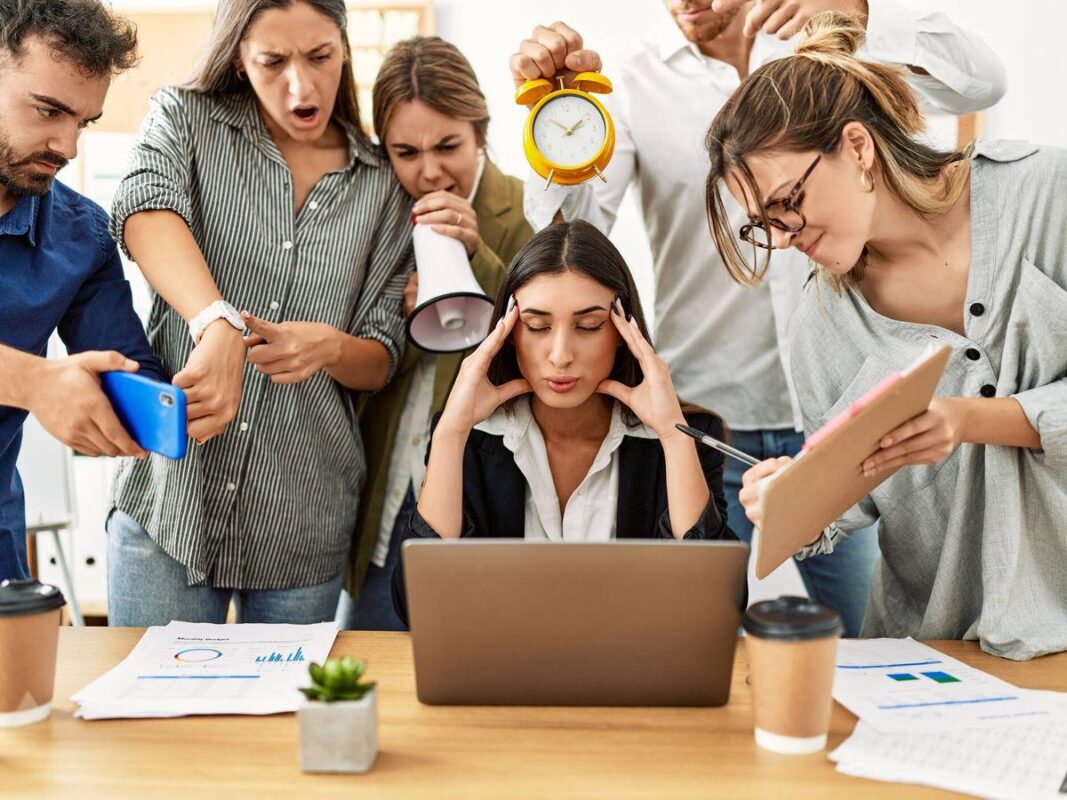 Cómo manejar el estrés en pacientes geriátricos con arritmias.