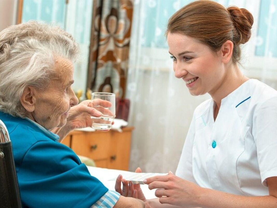 Cómo adaptar las actividades diarias para pacientes geriátricos con arritmias.