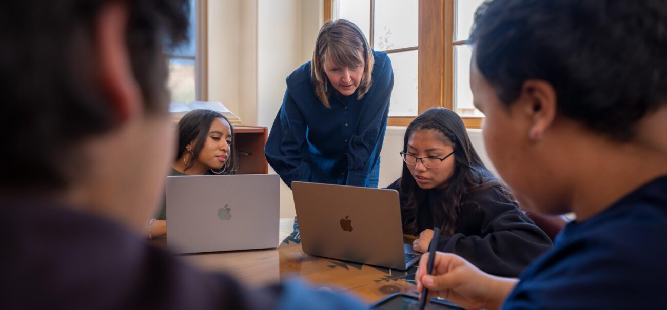 Educación para familiares sobre el cuidado de la enfermedad coronaria en geriátricos.