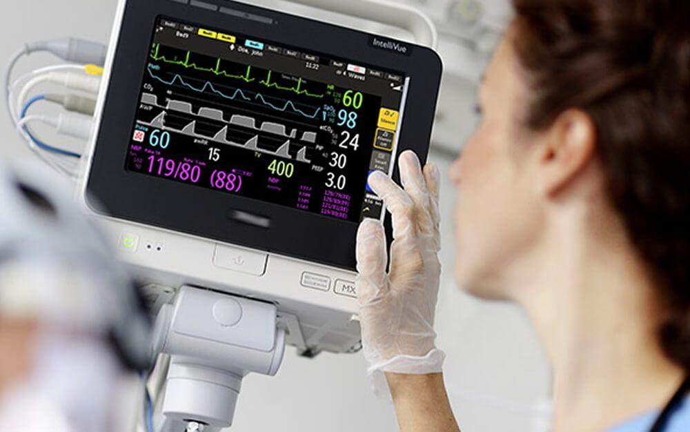 Consideraciones especiales para la monitorización y ajuste de oxígeno en pacientes geriátricos con insuficiencia cardíaca congestiva