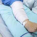 Cuidados postquirúrgicos para pacientes geriátricos con válvulas cardíacas reparadas.