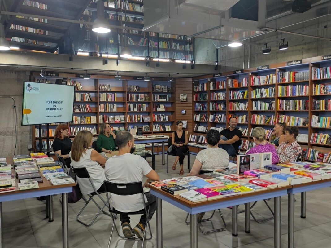 «Club de lectura adaptado: literatura que mantiene mentes activas»