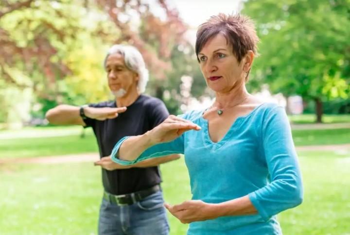 Beneficios de ​un enfoque minimalista en el ejercicio⁢ para personas mayores‍ de 80 años