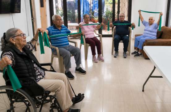 Acompañamiento de adulto mayor en su hogar